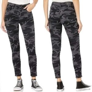 Levi's 721 High Rise Skinny Jeans- Gray Camo Ankle Length